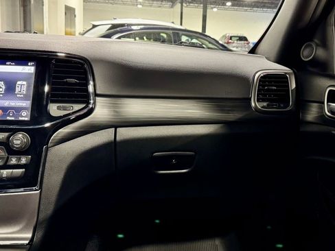 Used 2020 Jeep Grand Cherokee Laredo image 26