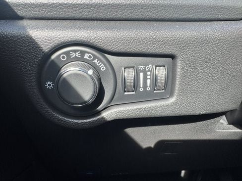 New 2027 Chrysler Pacifica Select AWD/4WD image 29