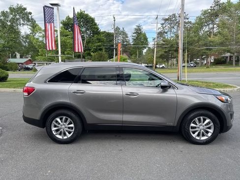 Used 2016 Kia Sorento AWD w/ LX Convenience Package image 5