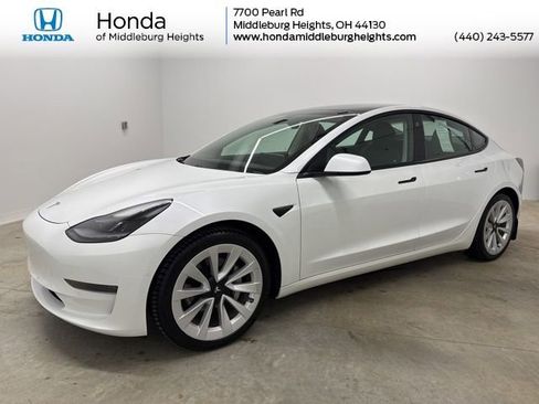 Used 2021 Tesla Model 3 Standard Range Plus image 1