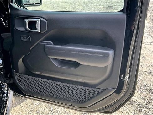 Used 2025 Jeep Wrangler Unlimited Rubicon image 24