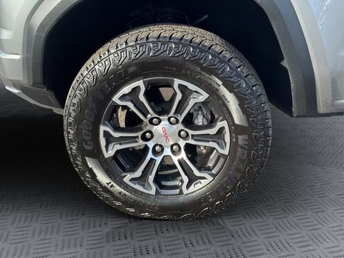 Certified 2025 GMC Canyon AT4 w/ Technology Plus Package image 30