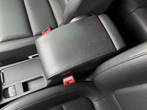 Used 2017 Volkswagen Tiguan S image 17