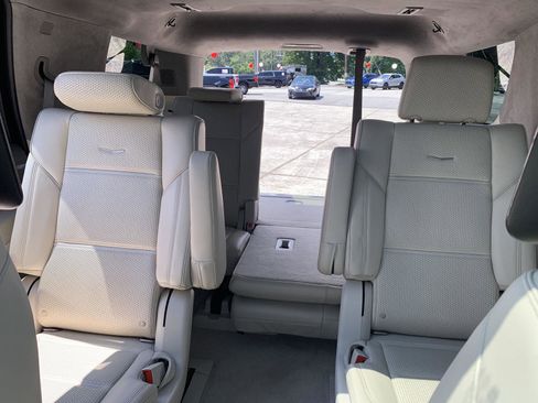 Used 2021 Cadillac Escalade Sport Platinum image 32