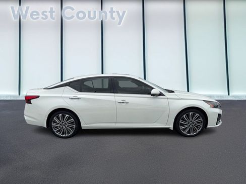 Used 2023 Nissan Altima 2.5 SL AWD/4WD image 2