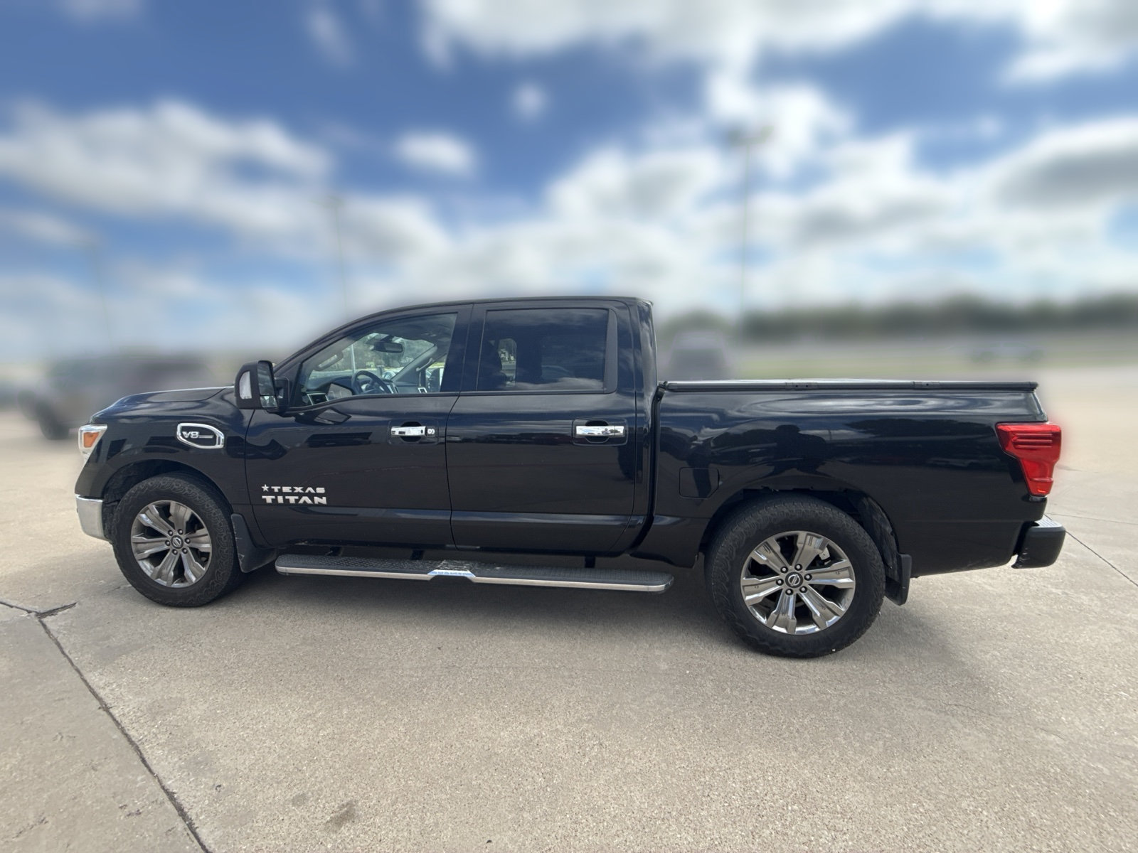 Used 2017 Nissan Titan SV RWD image 6
