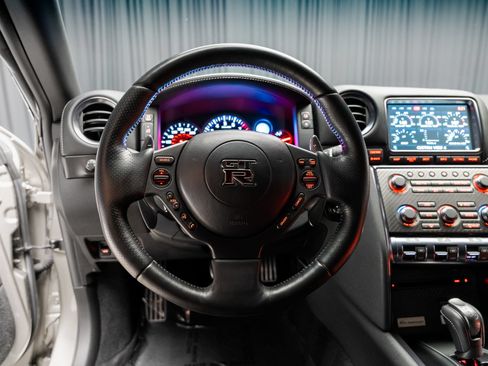 Used 2016 Nissan GT-R Premium AWD/4WD image 43