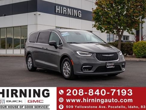 Used 2023 Chrysler Pacifica Touring-L FWD image 1