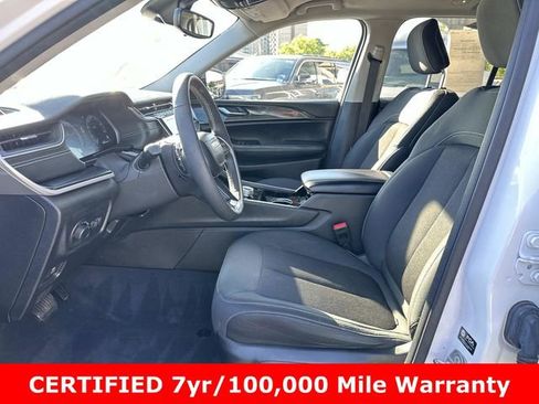 Used 2023 Jeep Grand Cherokee Laredo w/ Luxury Tech Group I AWD/4WD image 19