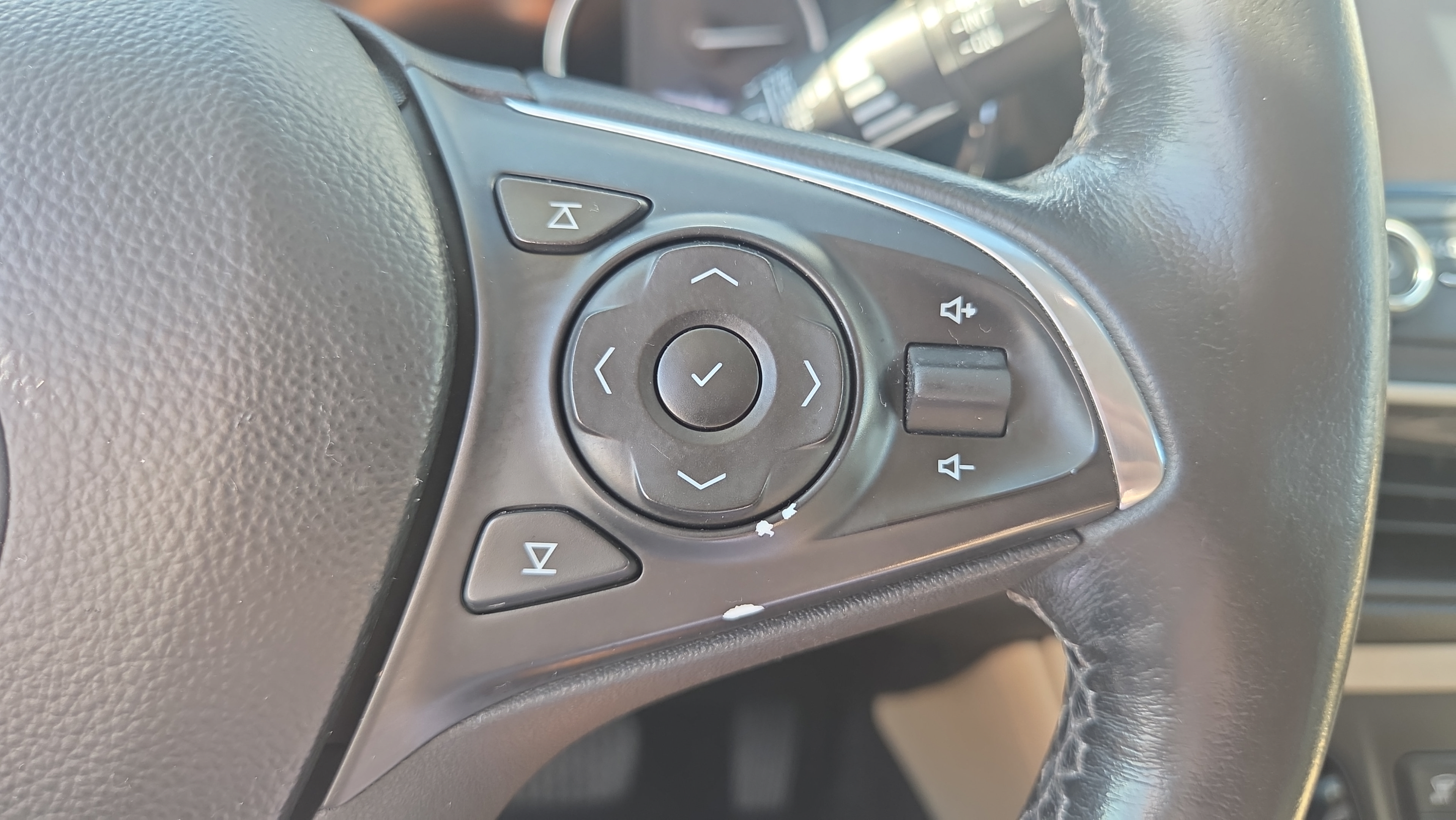 Used 2020 Buick Envision Premium AWD/4WD image 24