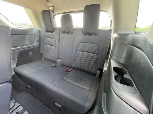 Used 2025 Nissan Pathfinder SV FWD image 35