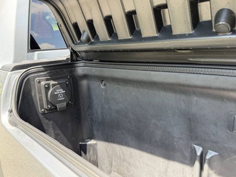 Used 2022 RAM 2500 Laramie AWD/4WD image 8