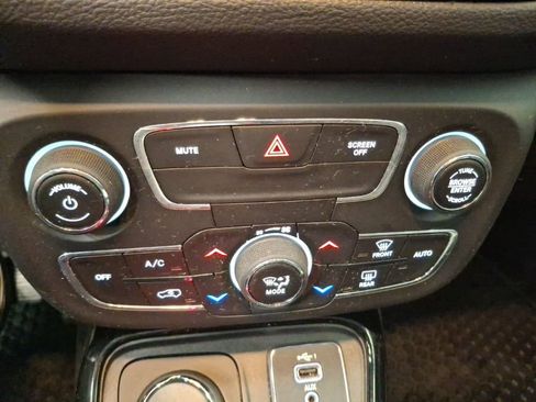 Used 2020 Jeep Compass Latitude image 27