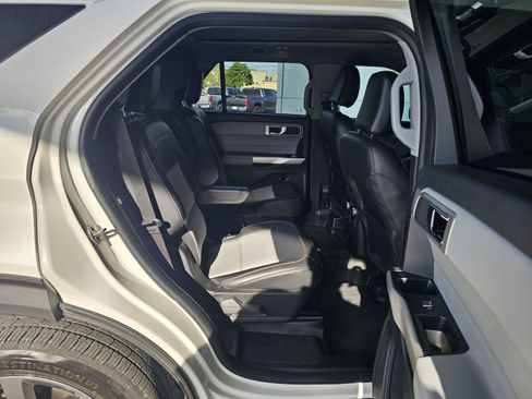 Used 2022 Ford Explorer XLT w/ Equipment Group 202A image 14