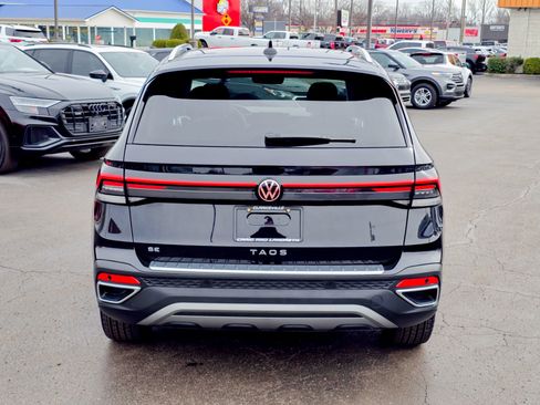 Used 2025 Volkswagen Taos SE image 16