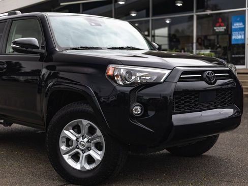Used 2021 Toyota 4Runner SR5 Premium w/ Moonroof Package image 3