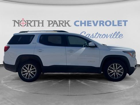 Used 2018 GMC Acadia SLE FWD image 2