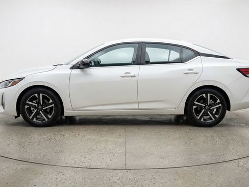 Used 2025 Nissan Sentra SV FWD image 3