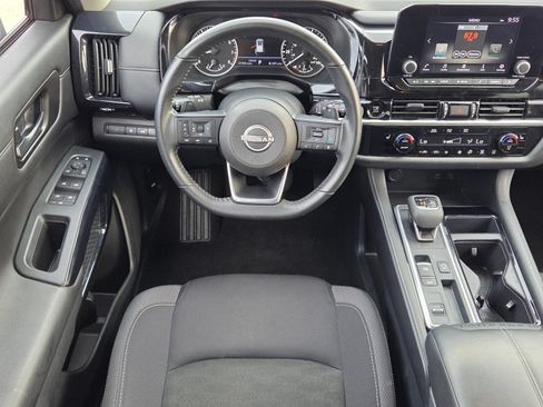 Used 2025 Nissan Pathfinder SV FWD image 7