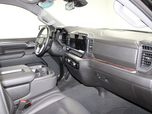 Used 2024 GMC Sierra 1500 SLT AWD/4WD image 32