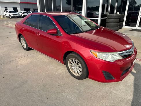 Used 2012 Toyota Camry LE FWD image 4