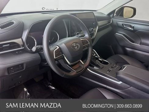 Used 2024 Toyota Highlander XLE FWD image 9