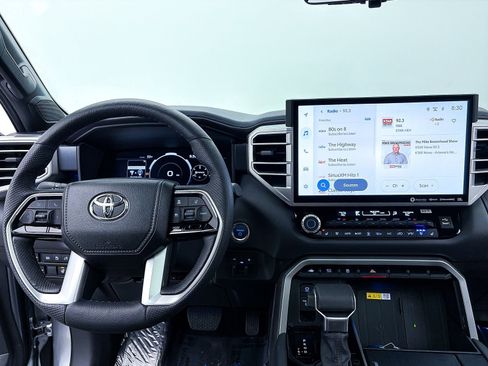 Used 2024 Toyota Sequoia Platinum image 7