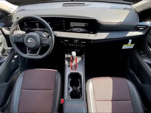 New 2026 Nissan Kicks SR w/ SR Premium Package FWD image 5