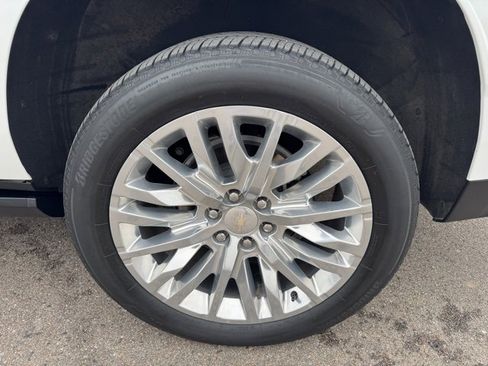 Used 2024 Chevrolet Suburban High Country image 11