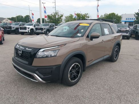 Used 2023 Nissan Pathfinder Rock Creek AWD/4WD image 4