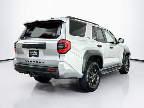 Used 2025 Toyota 4Runner SR5 AWD/4WD image 9