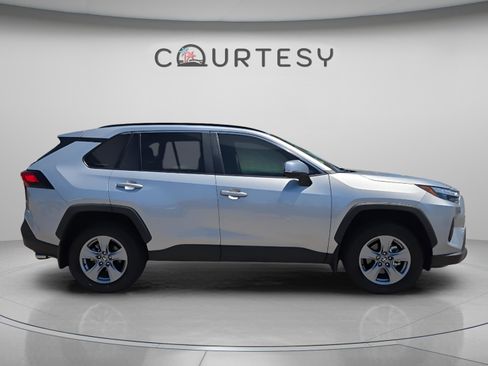 Certified 2025 Toyota RAV4 XLE w/ Convenience Package FWD image 6
