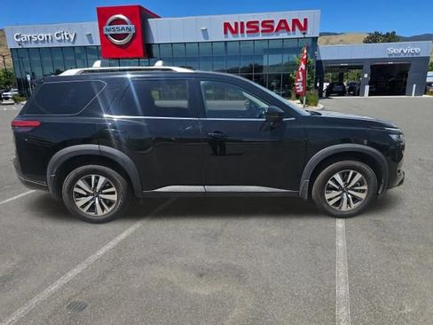 Used 2023 Nissan Pathfinder SL AWD/4WD image 7