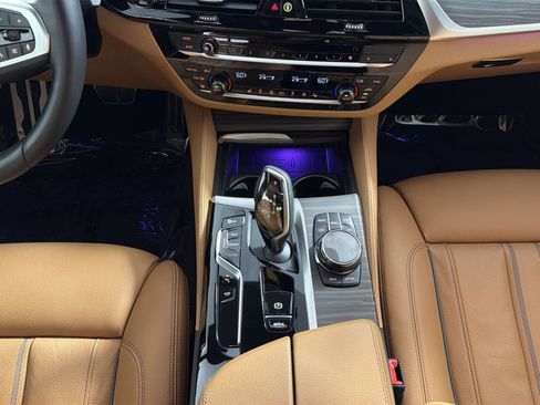 Used 2023 BMW M550i xDrive w/ Executive Package image 22