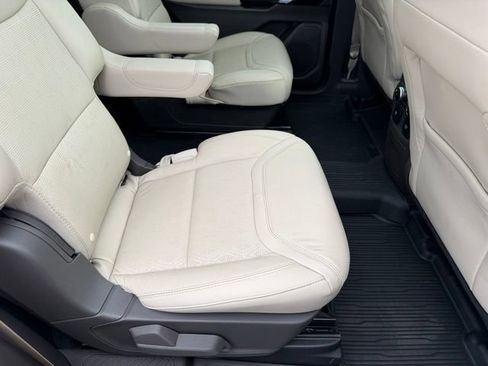 Used 2022 Ford Explorer Platinum w/ Equipment Group 601A AWD/4WD image 14