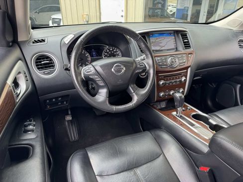 Used 2020 Nissan Pathfinder Platinum image 29