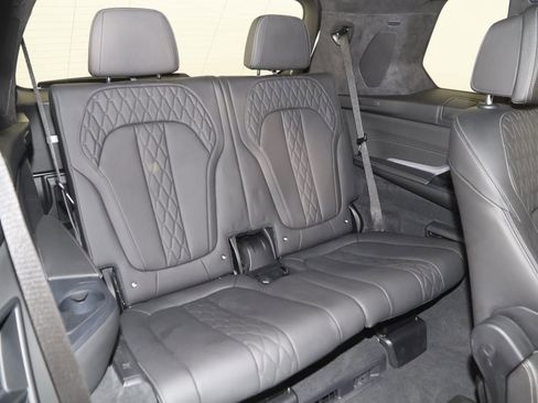 Used 2022 BMW X7 M50i image 15