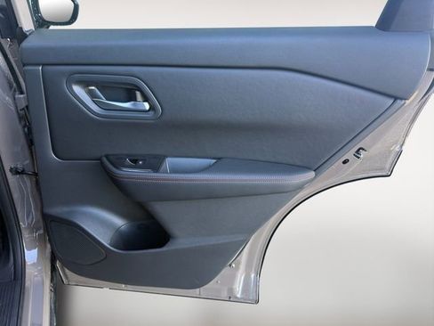 Used 2025 Nissan Rogue SV image 25