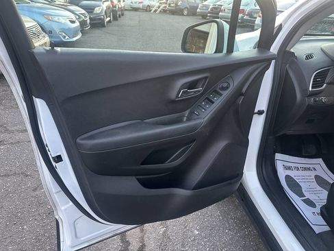 Used 2019 Chevrolet Trax LS image 10