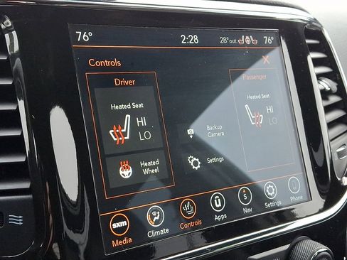 Used 2021 Jeep Grand Cherokee Laredo X image 25