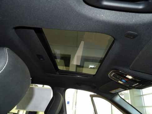 Used 2025 Jeep Grand Cherokee Laredo X w/ Luxury Tech Group I image 15