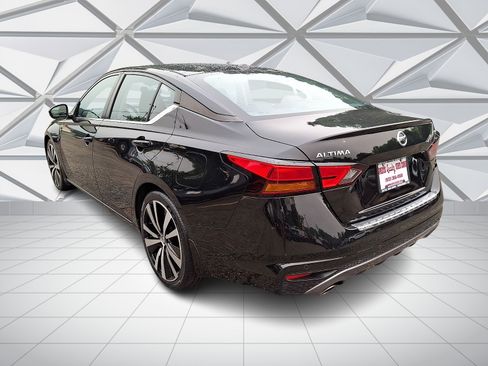 Used 2020 Nissan Altima 2.5 SR w/ Premium Package FWD image 7