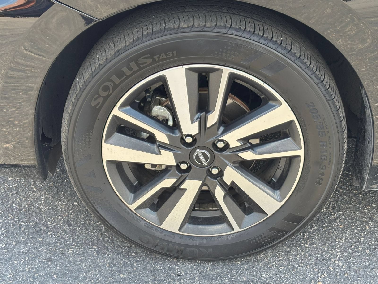 Used 2025 Nissan Versa SV FWD image 27