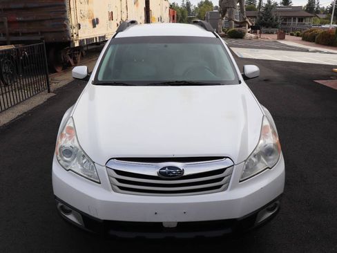 Used 2011 Subaru Outback 2.5i Premium AWD/4WD image 2