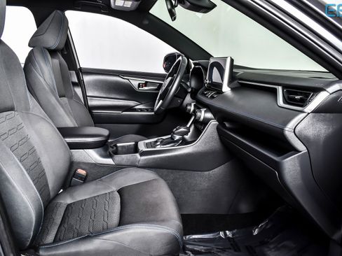 Used 2024 Toyota RAV4 SE image 25