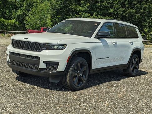 New 2025 Jeep Grand Cherokee L Altitude image 5