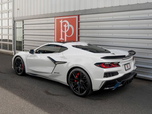 Used 2024 Chevrolet Corvette Z06 w/ Stealth Interior Trim Package RWD image 36