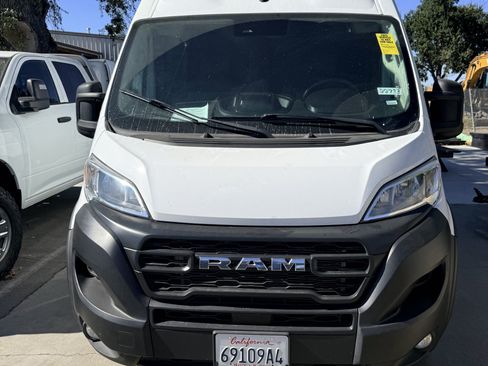 Used 2025 RAM ProMaster 2500 w/ Convenience Group FWD image 2