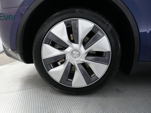 Used 2021 Tesla Model Y Long Range image 18