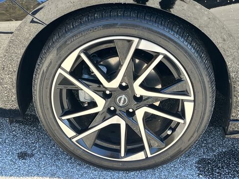 Certified 2025 Nissan Sentra SR image 25